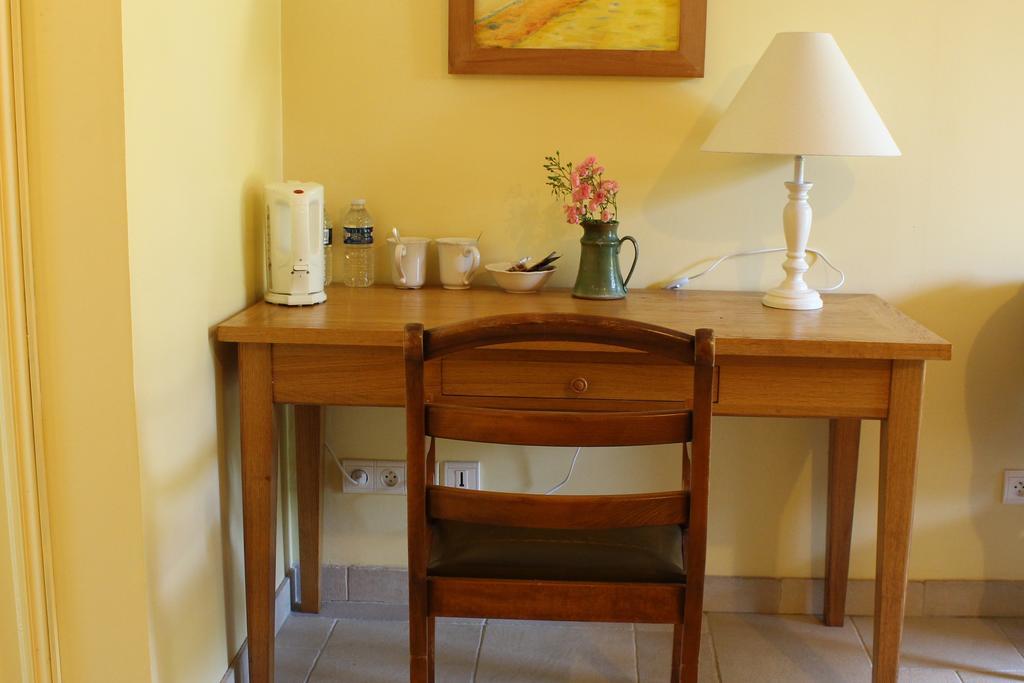 Bed and Breakfast Le Clos Fleuri Bois-le-Roi  Zimmer foto